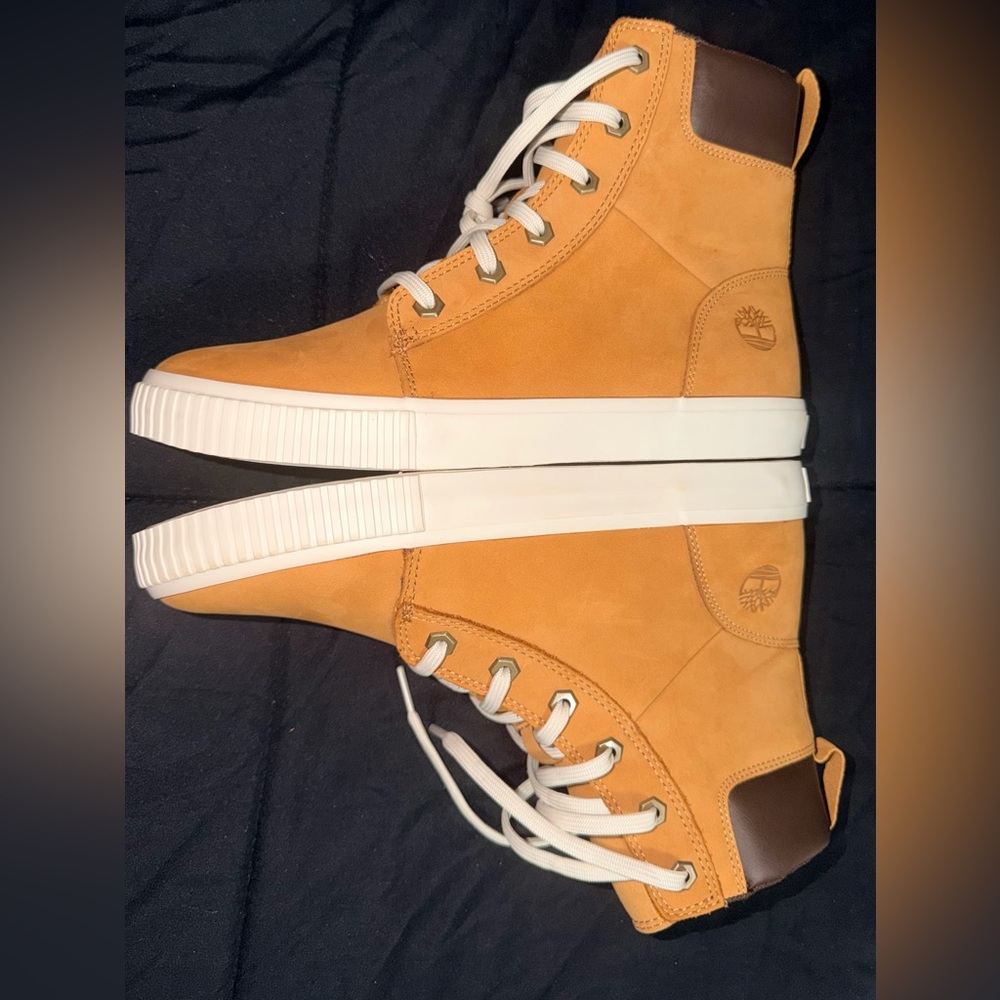 Brand new, no box 📦 no 🏷️ Timberland Women's Wheat/Tan High-Top Suede Sneakers/